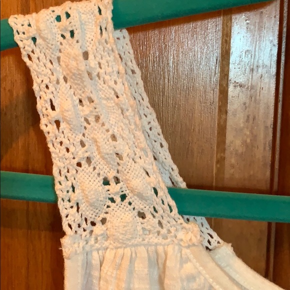 White sleeveless top - Picture 3 of 5